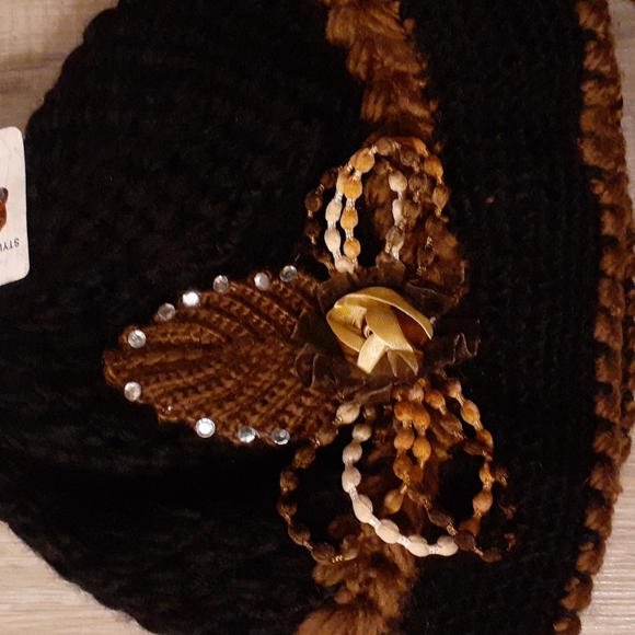 KNITTED LINED EMBELLISHMENT HAT CHOOSE - Picture 2 of 14